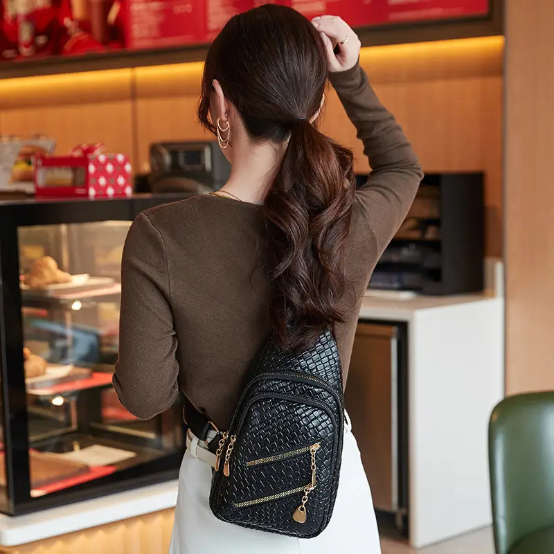 Elegant Black Croc Leather Crossbody Bag for Women - Image 6