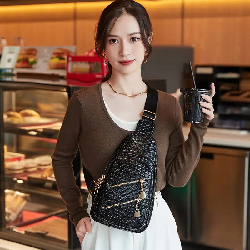 Elegant Black Croc Leather Crossbody Bag for Women - Image 7