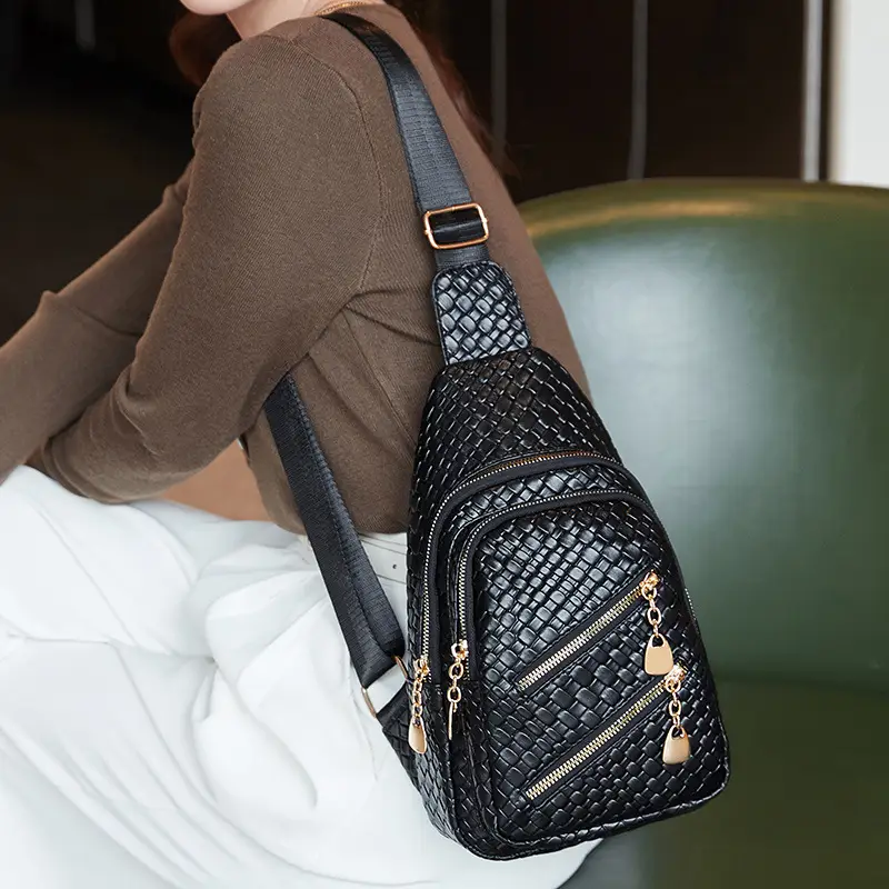 Elegant Black Croc Leather Crossbody Bag for Women - Image 8