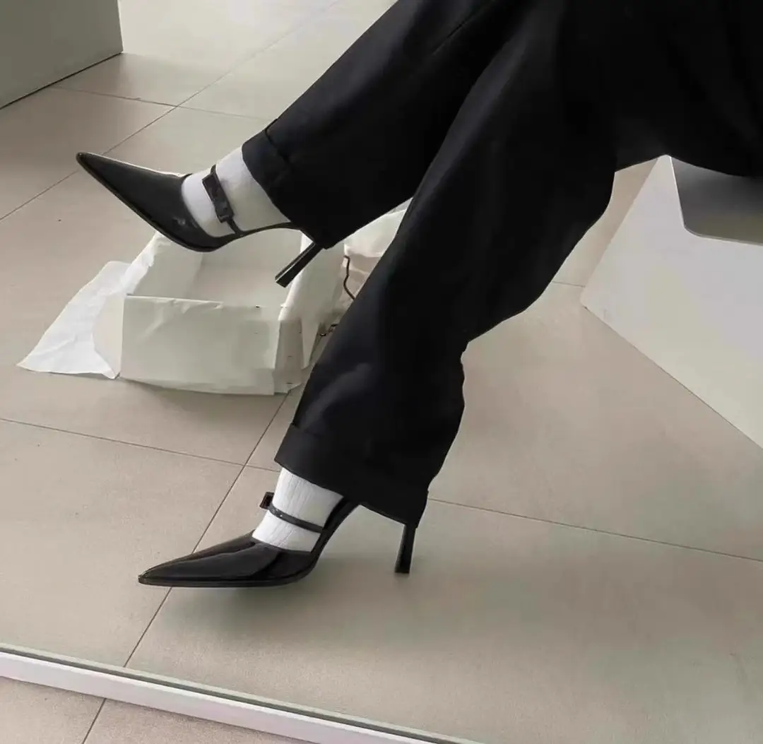 European and American Style Single-Strap Personalized Patent Leather Pointed-Toe Bow High-Heeled Sandals for Women, New Spring 2026 Model — feature 4