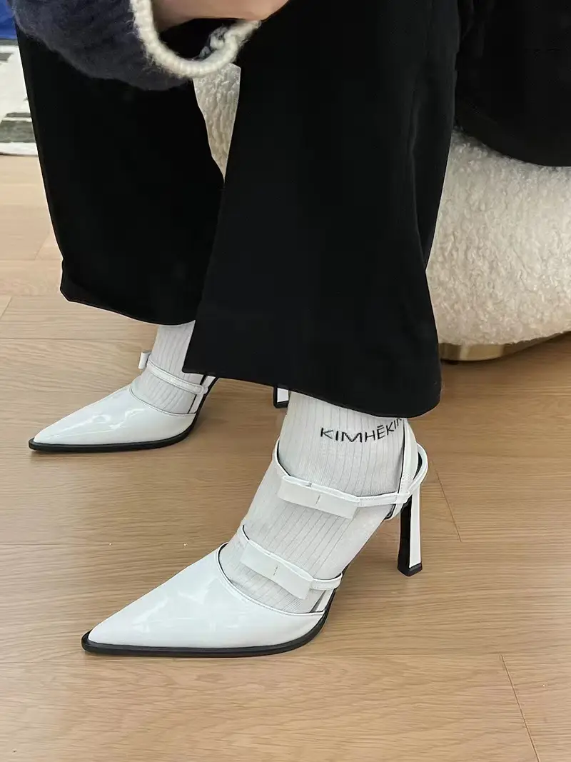 European and American Style Single-Strap Personalized Patent Leather Pointed-Toe Bow High-Heeled Sandals for Women, New Spring 2026 Model - Image 2
