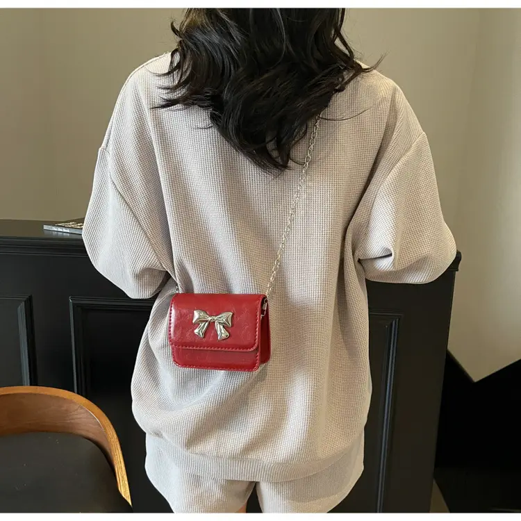 Red Bow Chain Shoulder Bag for Women 2025 — feature 2