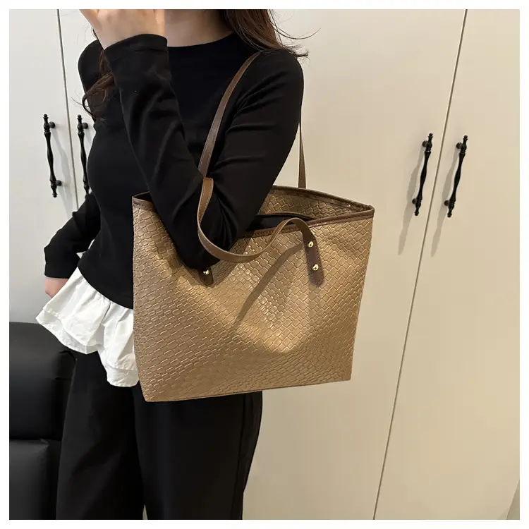 Women Woven Red Handbag Large Capacity Casual Shoulder Bag — feature 43