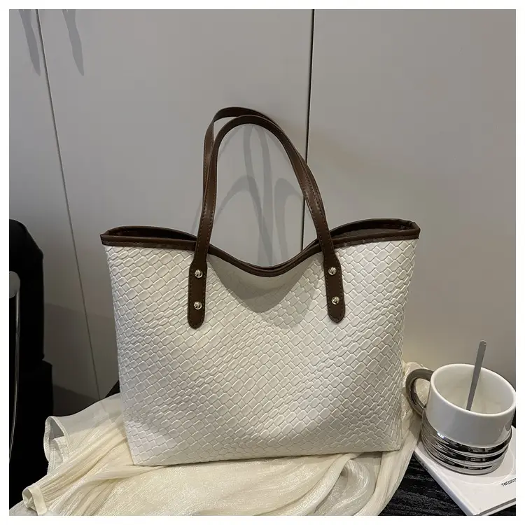 Women's White Woven Tote Bag Large Capacity Shoulder Bag - Image 3