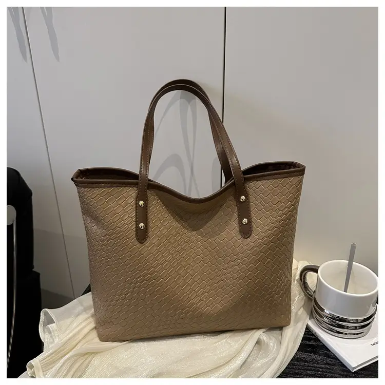 Women's White Woven Tote Bag Large Capacity Shoulder Bag - Image 4