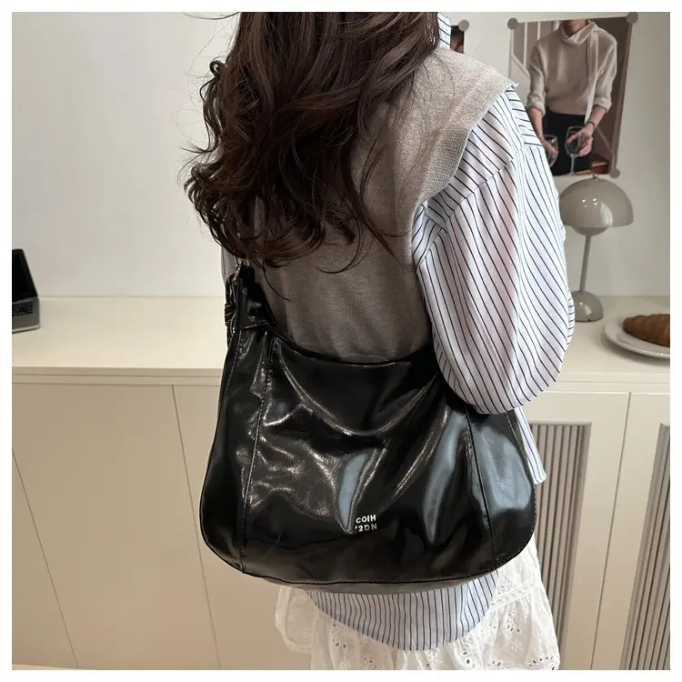 Women's Cream Shoulder Crossbody Tote Bag with Tassel — feature 17