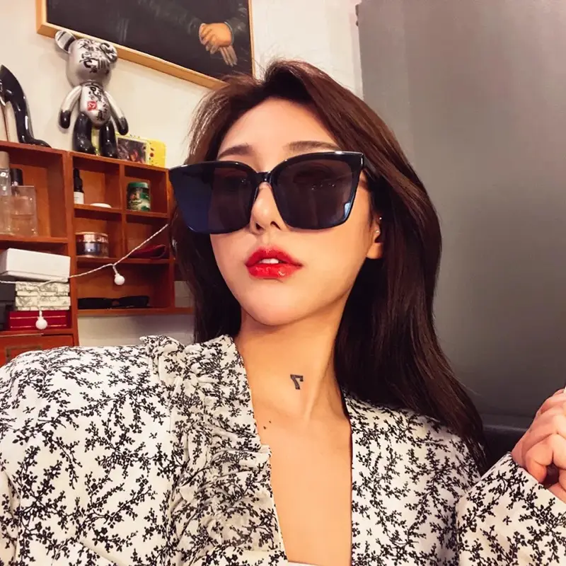 Korean Style Polarized Sunglasses Anti-UV Red Book — feature 1