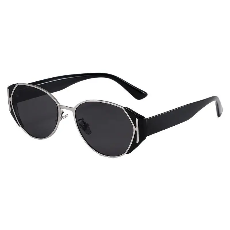 Trendy Cat-Eye Sunglasses with UV Protection - Image 14