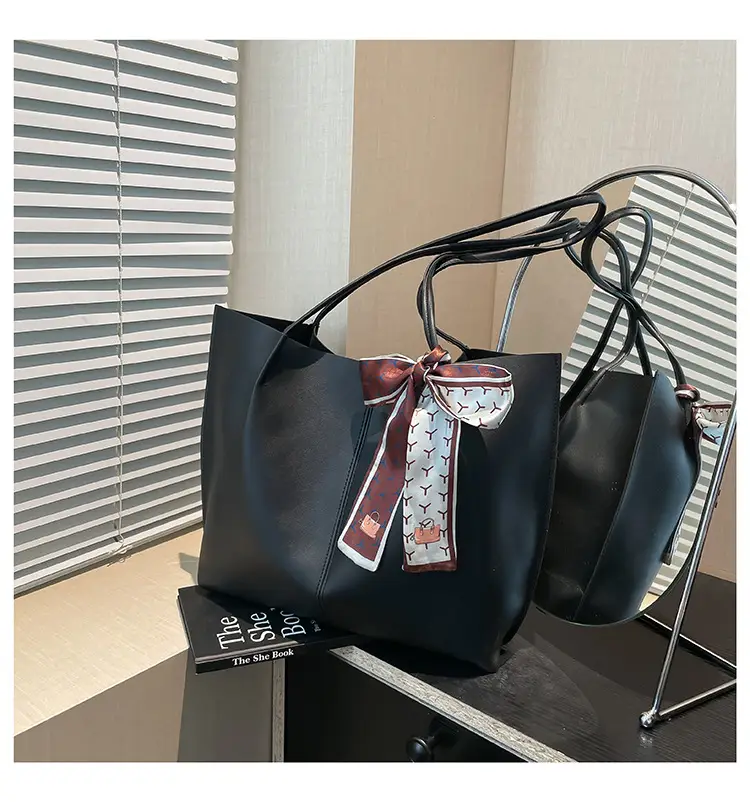 Women 2025 Large Capacity Tote Bag Black Leather — feature 22