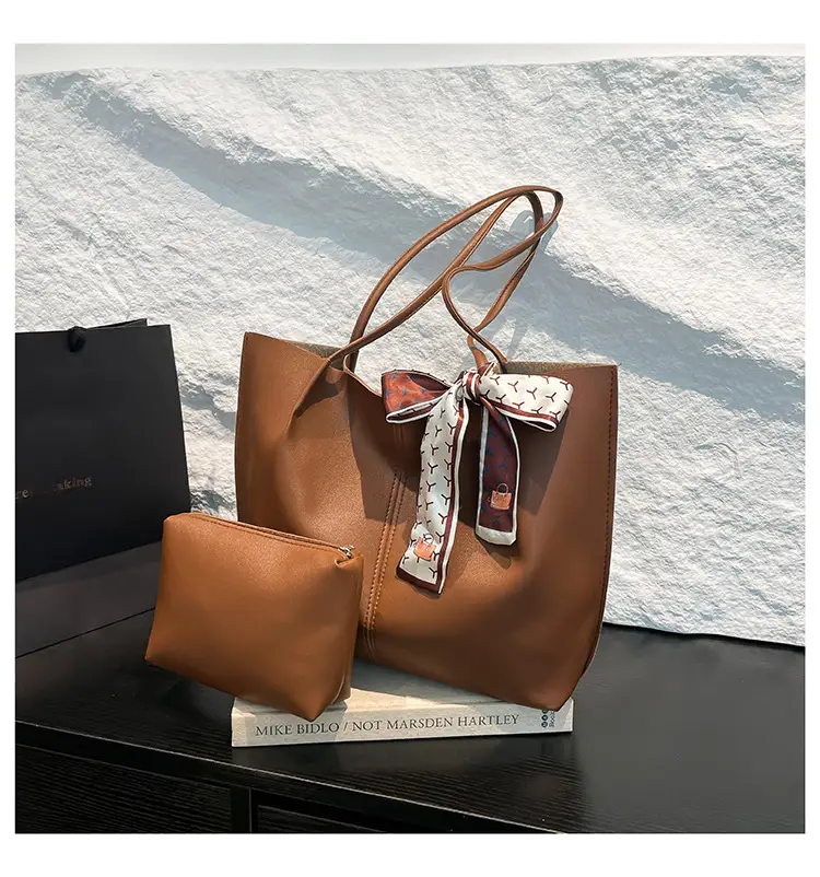 Women 2025 Large Capacity Tote Bag Black Leather — feature 25