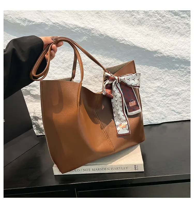 Women 2025 Large Capacity Tote Bag Black Leather — feature 26