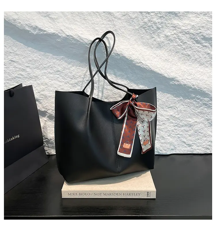 Women 2025 Large Capacity Tote Bag Black Leather — feature 28