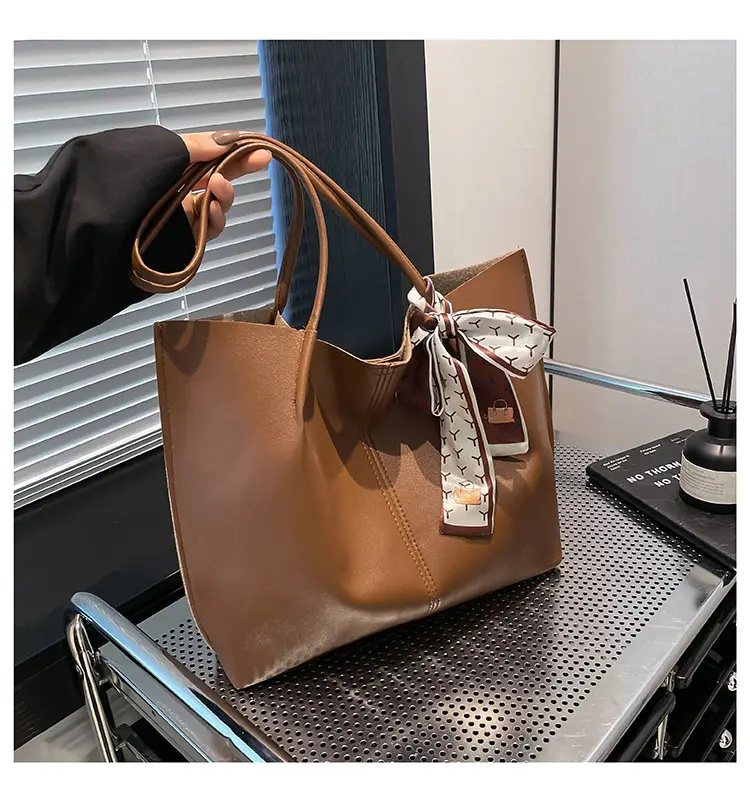 Women 2025 Large Capacity Tote Bag Black Leather — feature 31