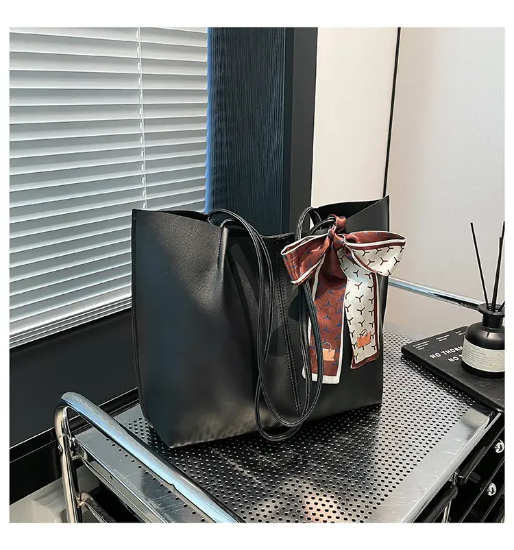 Women 2025 Large Capacity Tote Bag Black Leather — feature 33