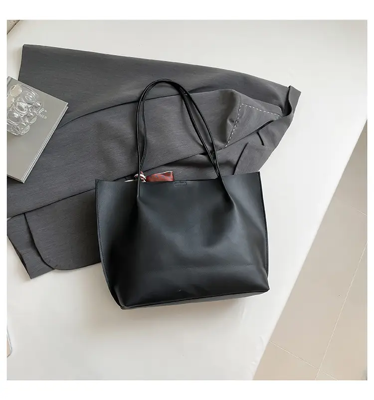 Women 2025 Large Capacity Tote Bag Black Leather — feature 39