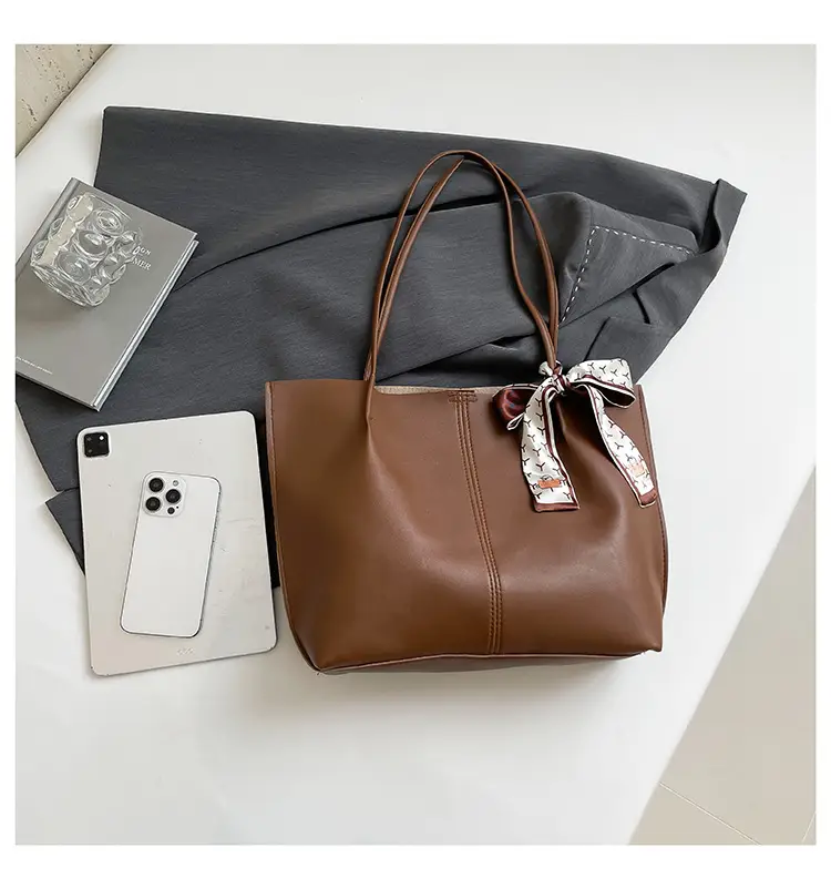 Women 2025 Large Capacity Tote Bag Black Leather — feature 43