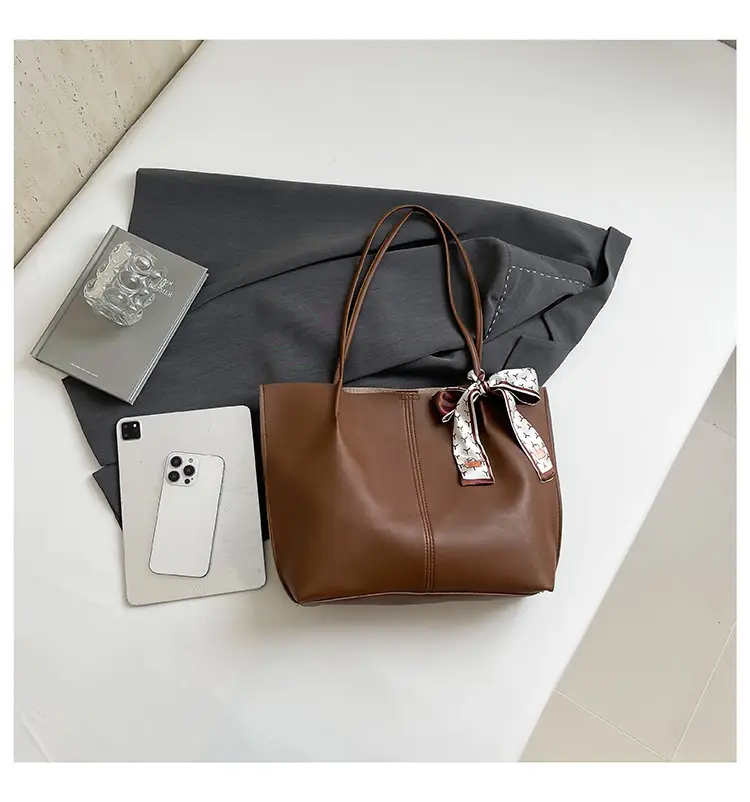 Women 2025 Large Capacity Tote Bag Black Leather — feature 44