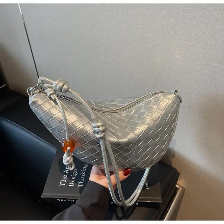Women Crossbody Bag Black Woven Large Capacity 2025 — feature 15