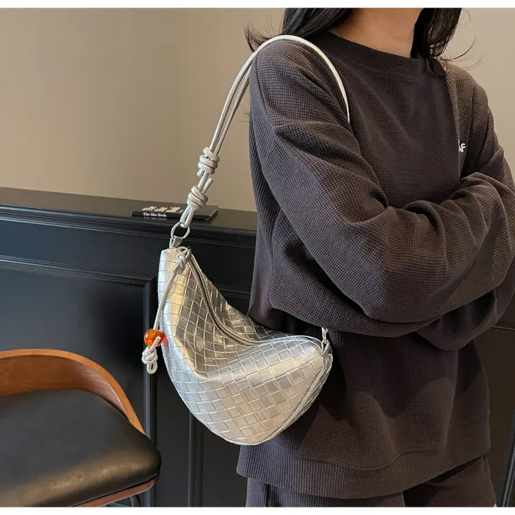 Women Crossbody Bag Black Woven Large Capacity 2025 — feature 21