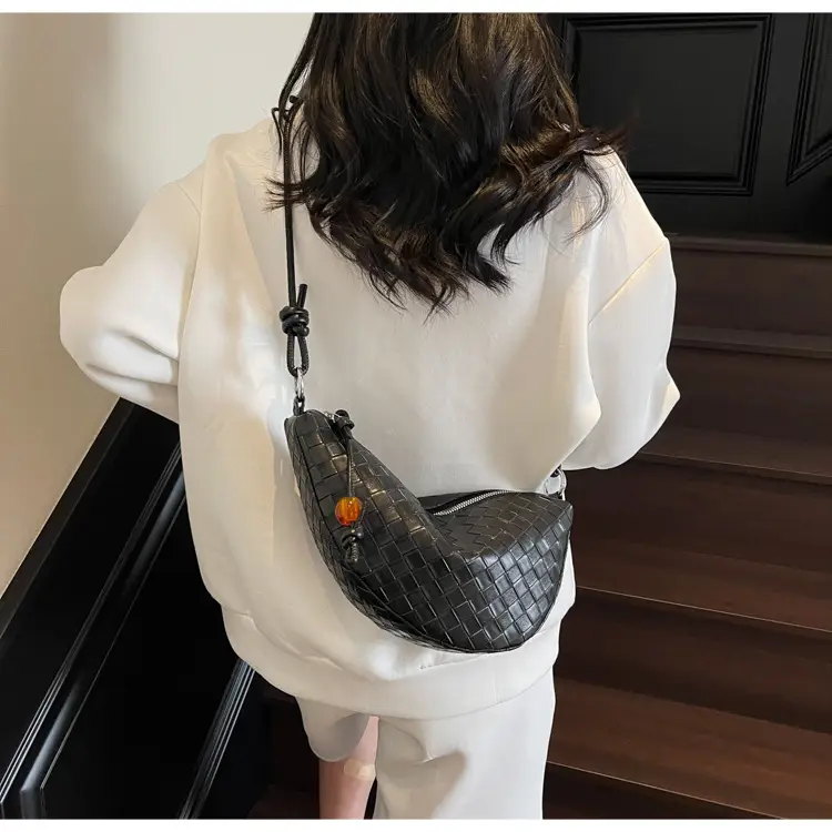 Women Crossbody Bag Black Woven Large Capacity 2025 — feature 28