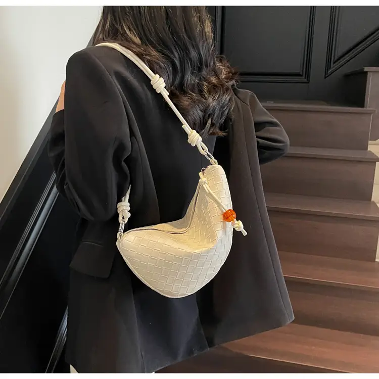 Women Crossbody Bag Black Woven Large Capacity 2025 — feature 30