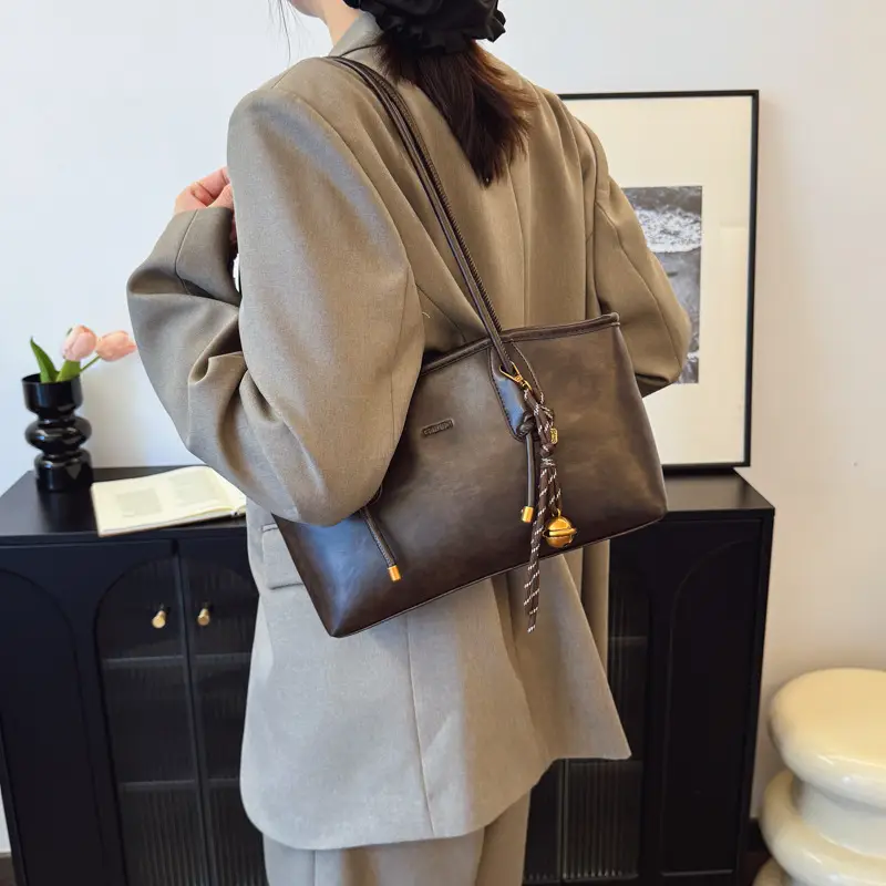 Women's Large Capacity Retro Tote Bag Brown Leather - Image 6