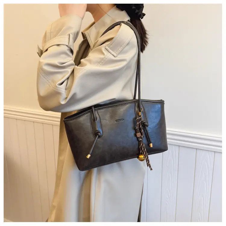 Women's Large Capacity Retro Tote Bag Brown Leather — feature 10