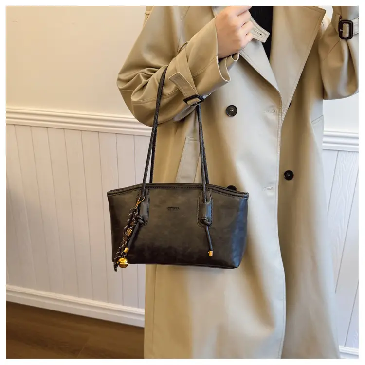 Women's Large Capacity Retro Tote Bag Brown Leather — feature 11