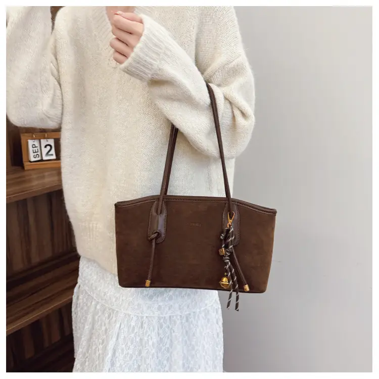 Women's Large Capacity Retro Tote Bag Brown Leather — feature 13