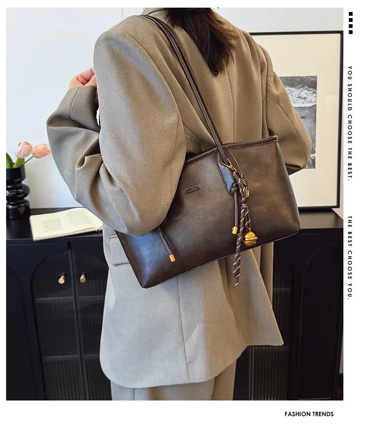 Women's Large Capacity Retro Tote Bag Brown Leather — feature 5