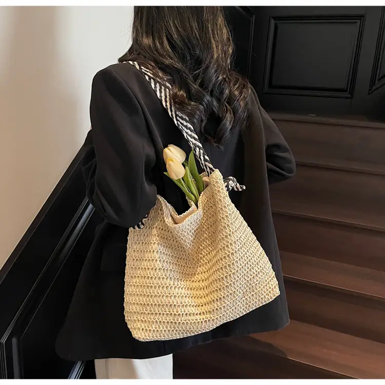 Women Straw Bag Large Capacity Beach Travel Shoulder Bag — feature 7
