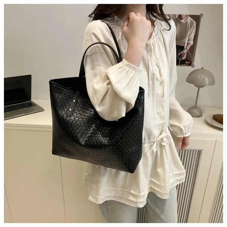 2025 New Arrival White Textured Tote Bag with Brown Handles — feature 22