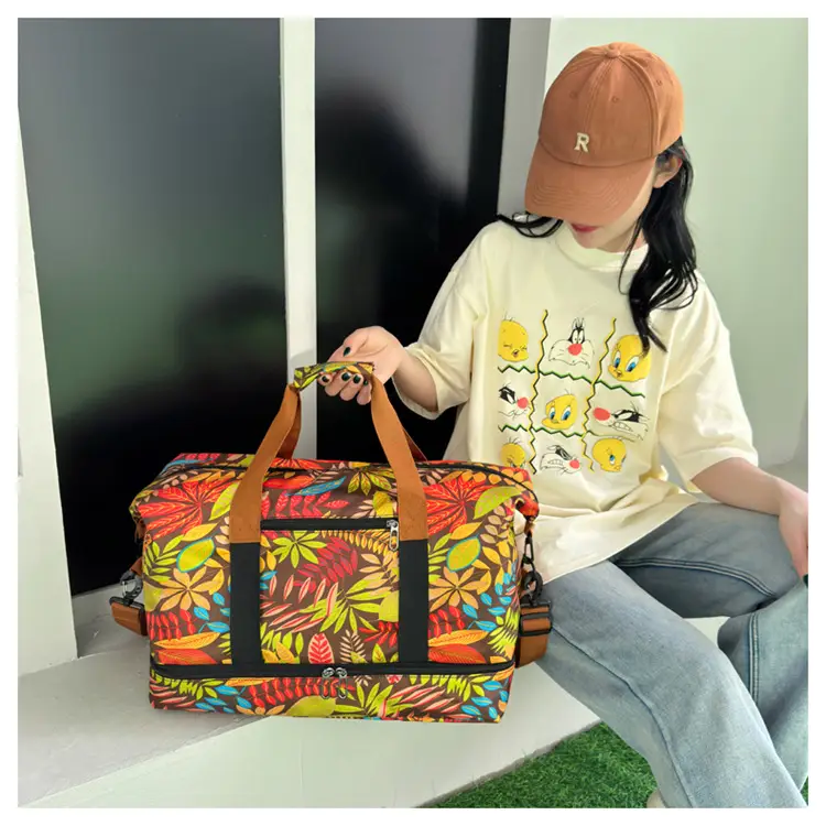 Large Capacity Printed Travel Bag Waterproof Lightweight — feature 40