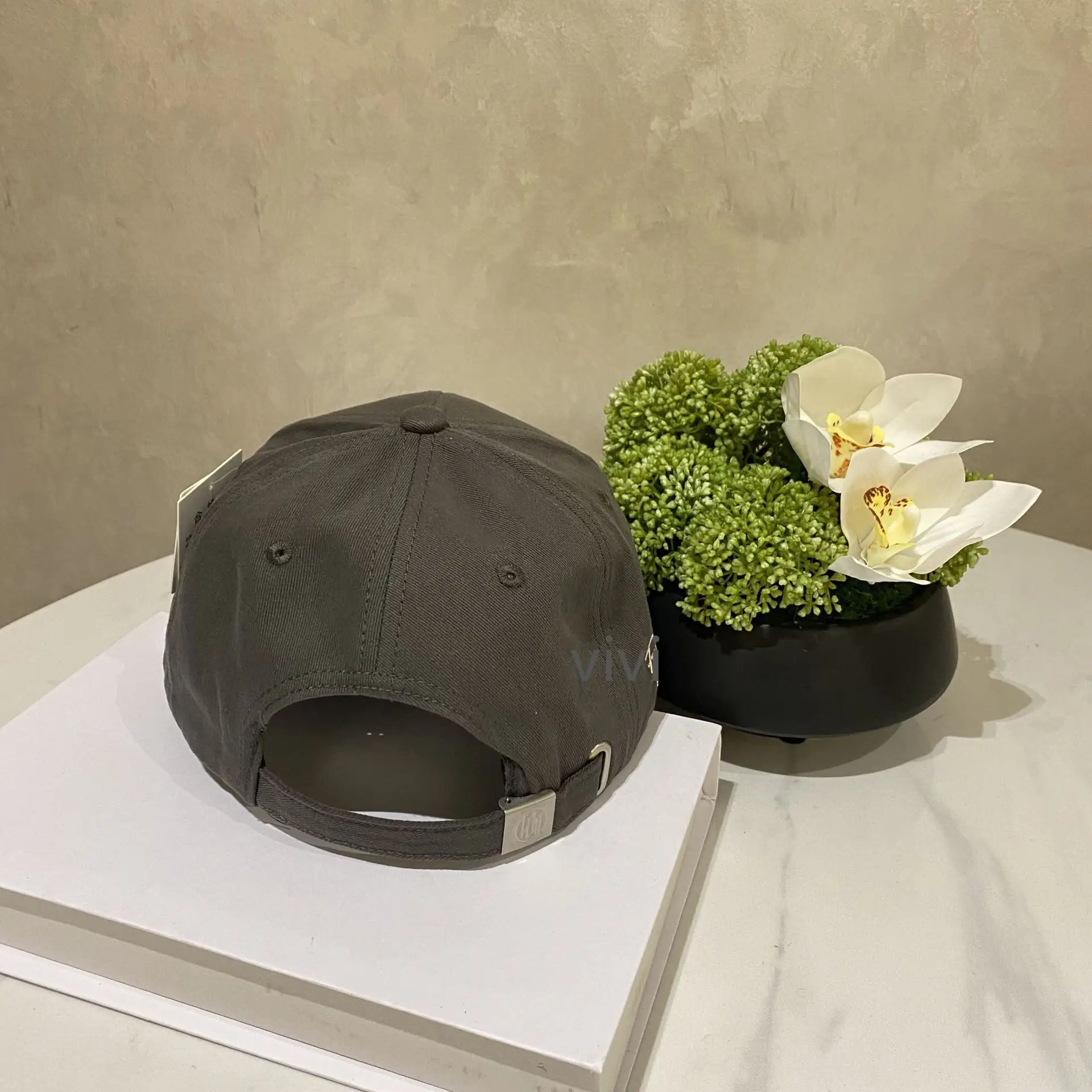 Korean Style Brown Cap with Letter Embroidery — feature 3