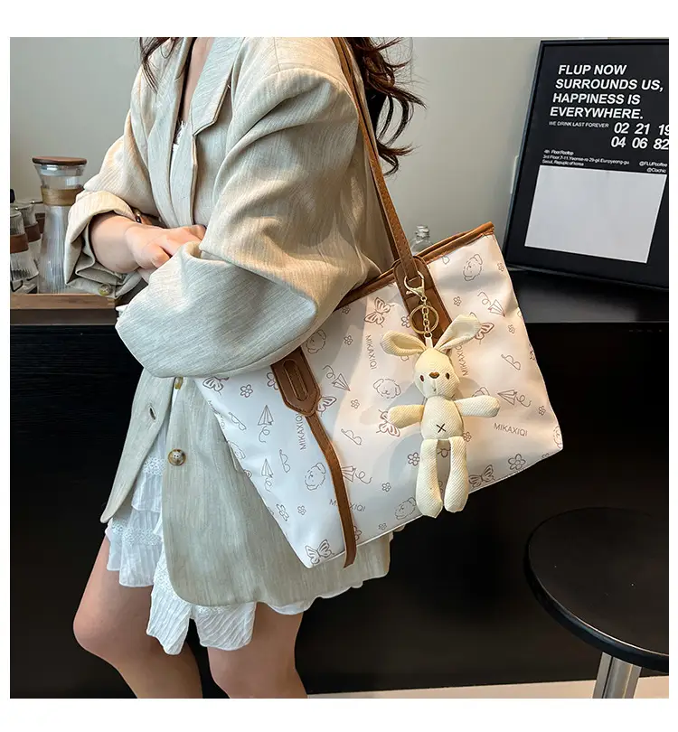 New Fashion Women's Printed Tote Bag with Cute Bear Design — feature 1