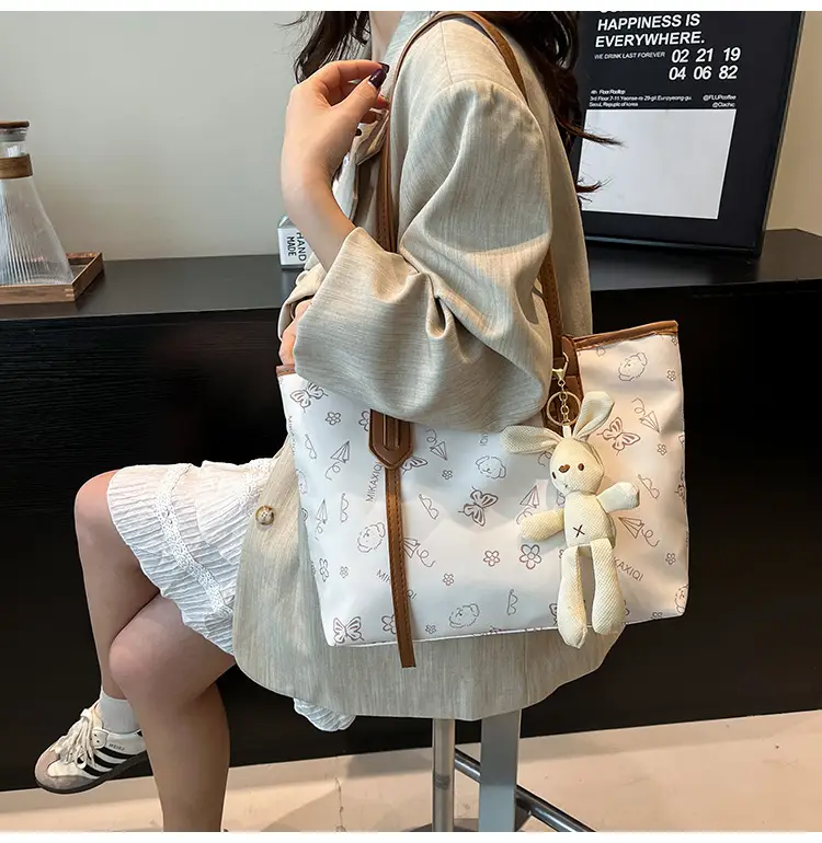 New Fashion Women's Printed Tote Bag with Cute Bear Design — feature 10