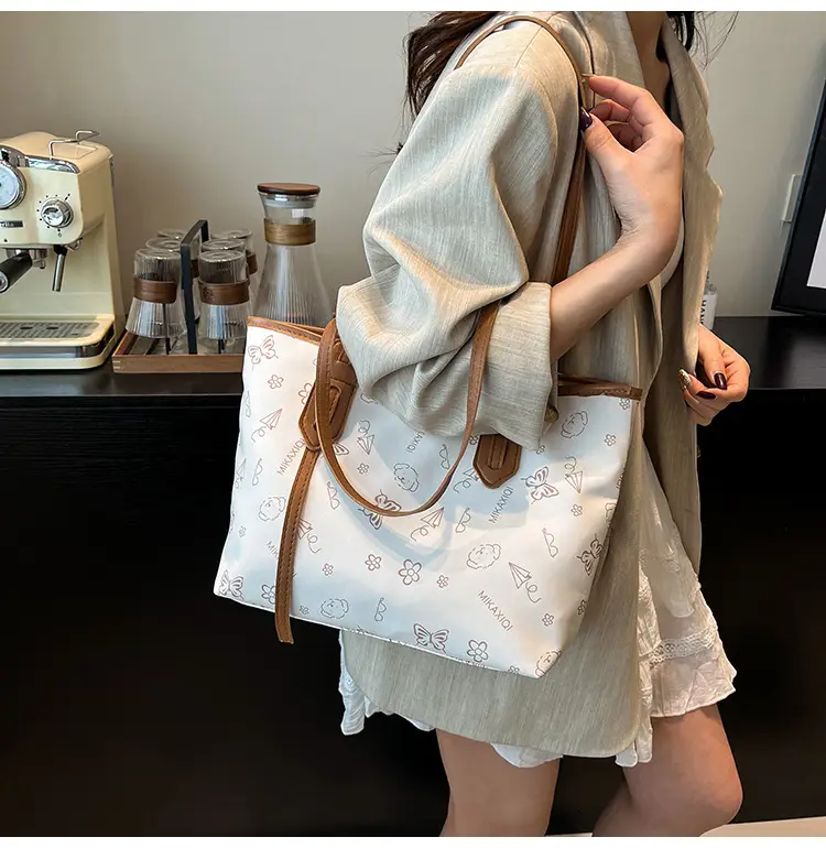 New Fashion Women's Printed Tote Bag with Cute Bear Design — feature 11