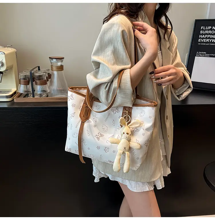 New Fashion Women's Printed Tote Bag with Cute Bear Design — feature 8