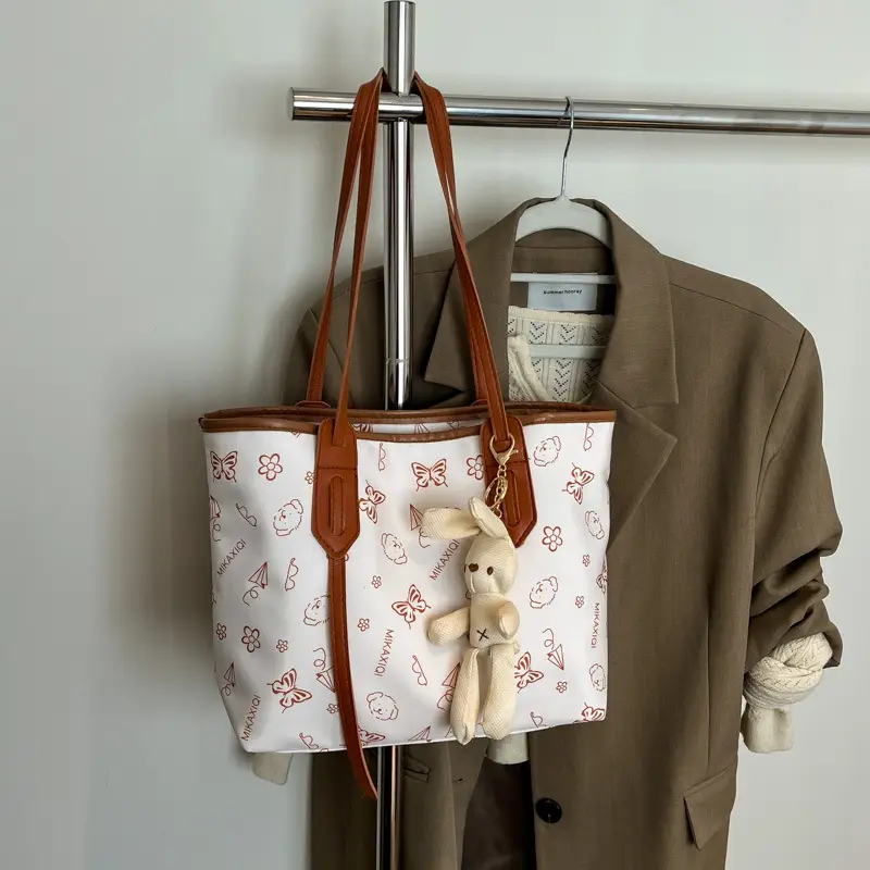 New Fashion Women's Printed Tote Bag with Cute Bear Design - Image 3
