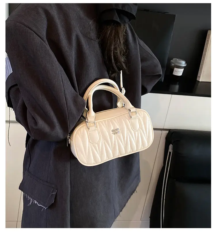 Black Quilted Crossbody Bag for Women 2025 — feature 1