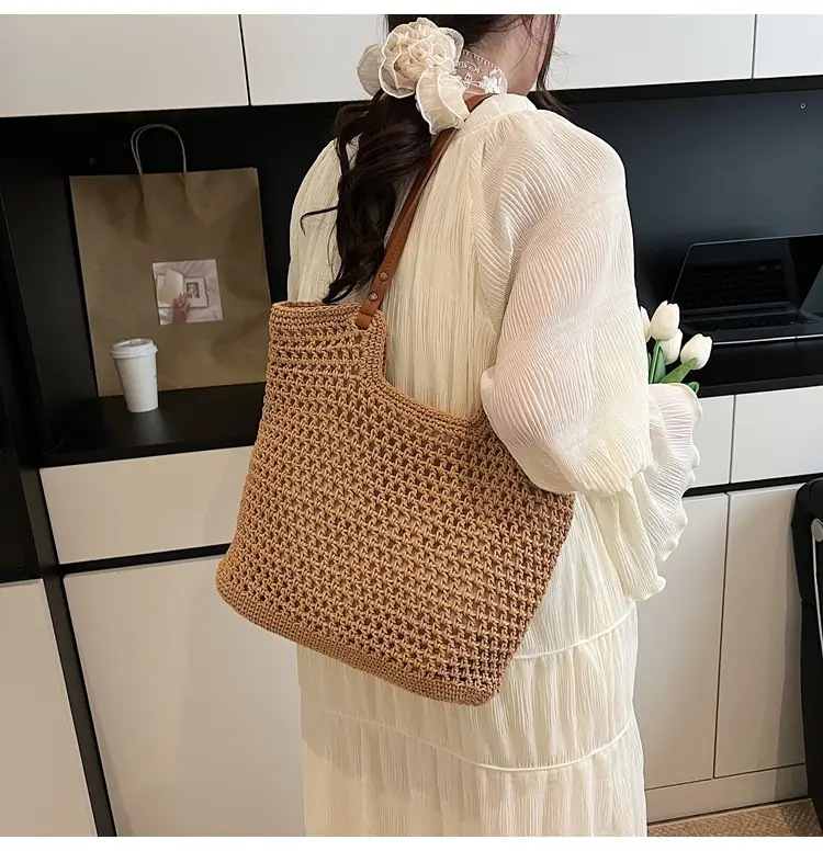 New Large Capacity Woven Women's Shoulder Bag — feature 17