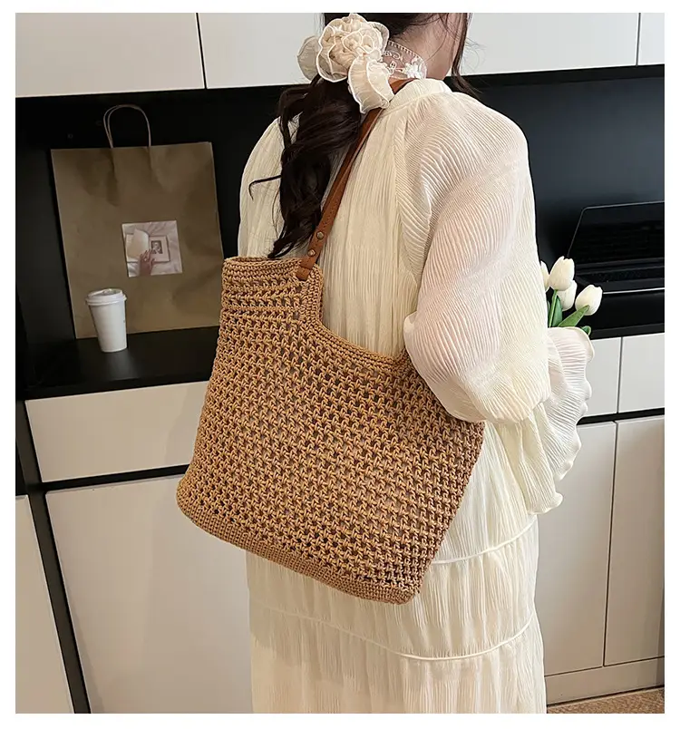 New Large Capacity Woven Women's Shoulder Bag — feature 2