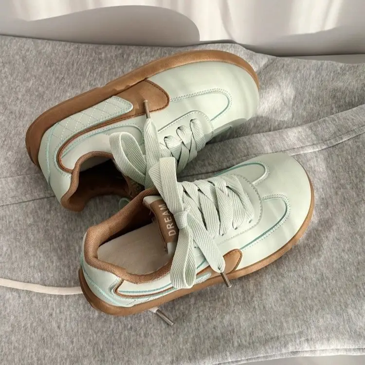 Women Retro White Sneakers Thick Soled 2025 — feature 3