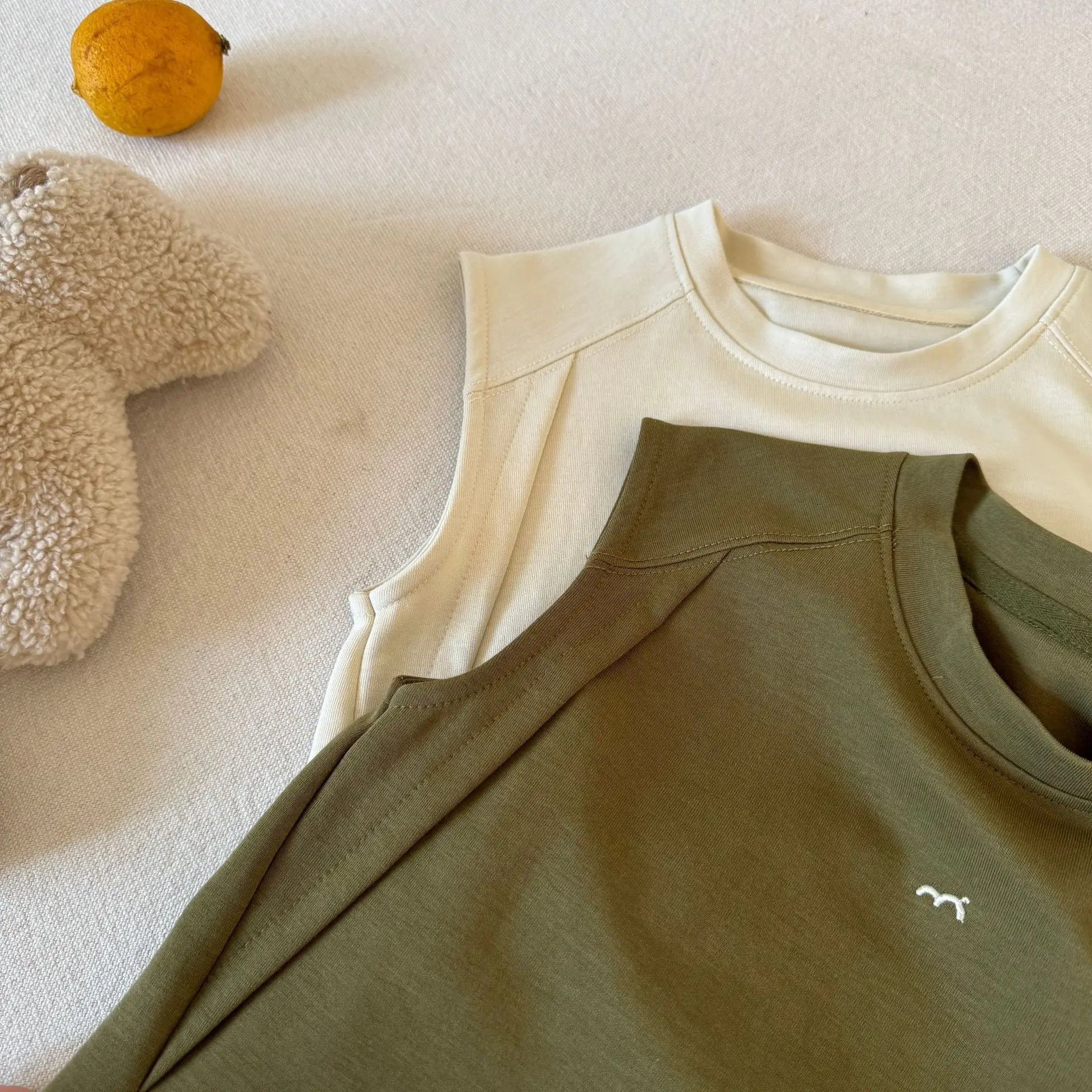 Boys Sleeveless T-Shirt Olive Green New Split Crewneck Small — feature 11