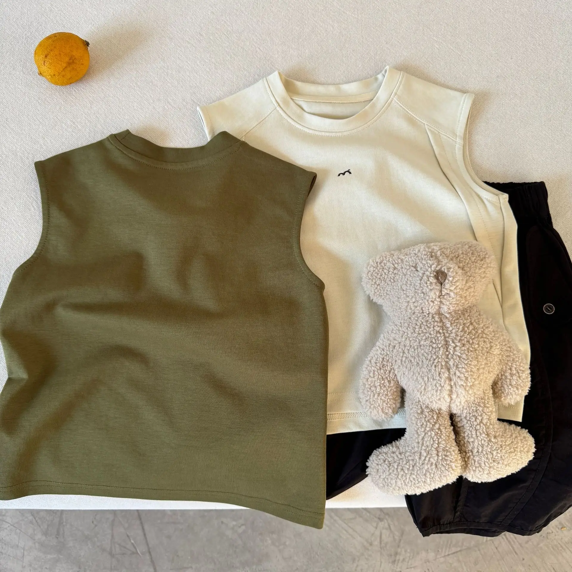Boys Sleeveless T-Shirt Olive Green New Split Crewneck Small — feature 3