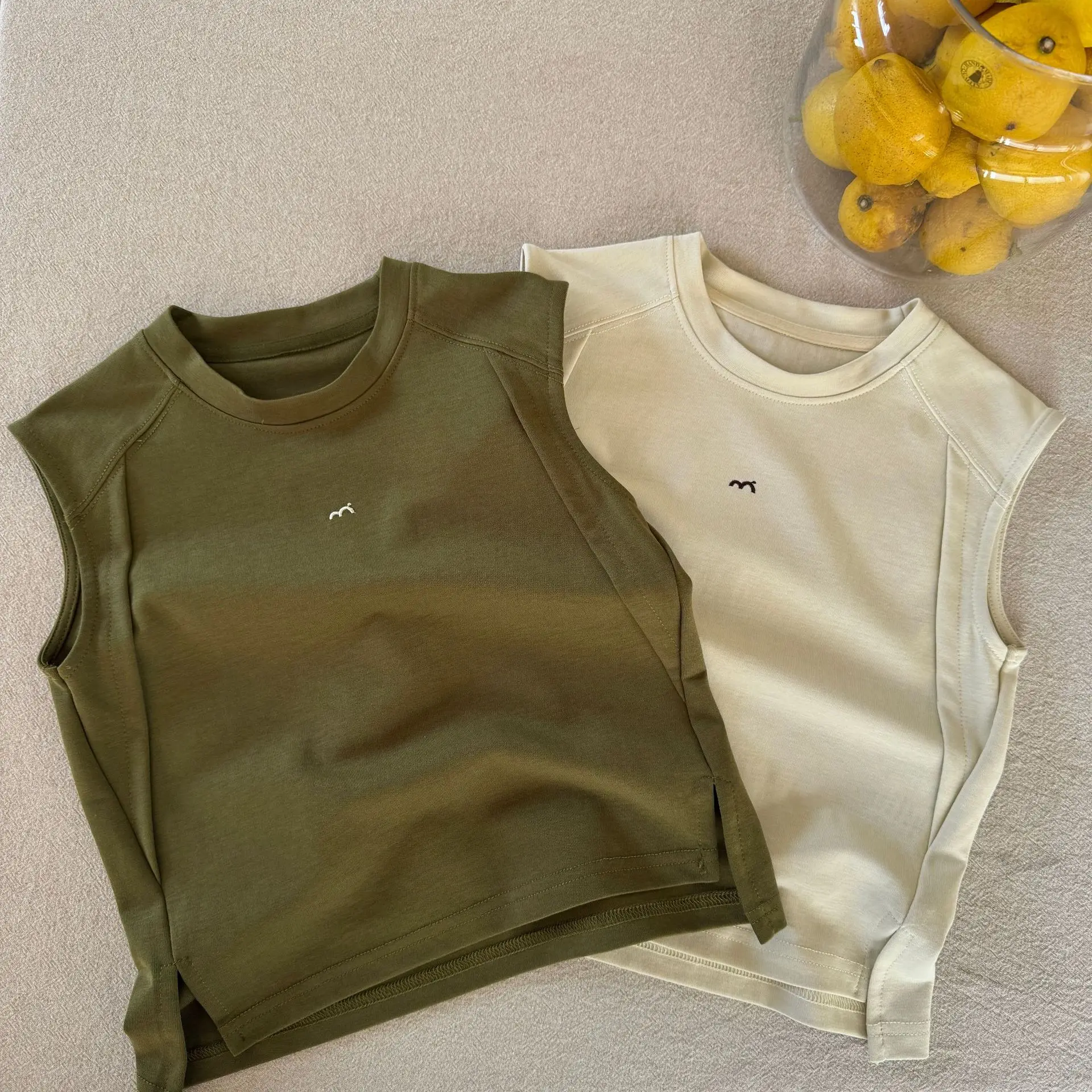 Boys Sleeveless T-Shirt Olive Green New Split Crewneck Small — feature 4