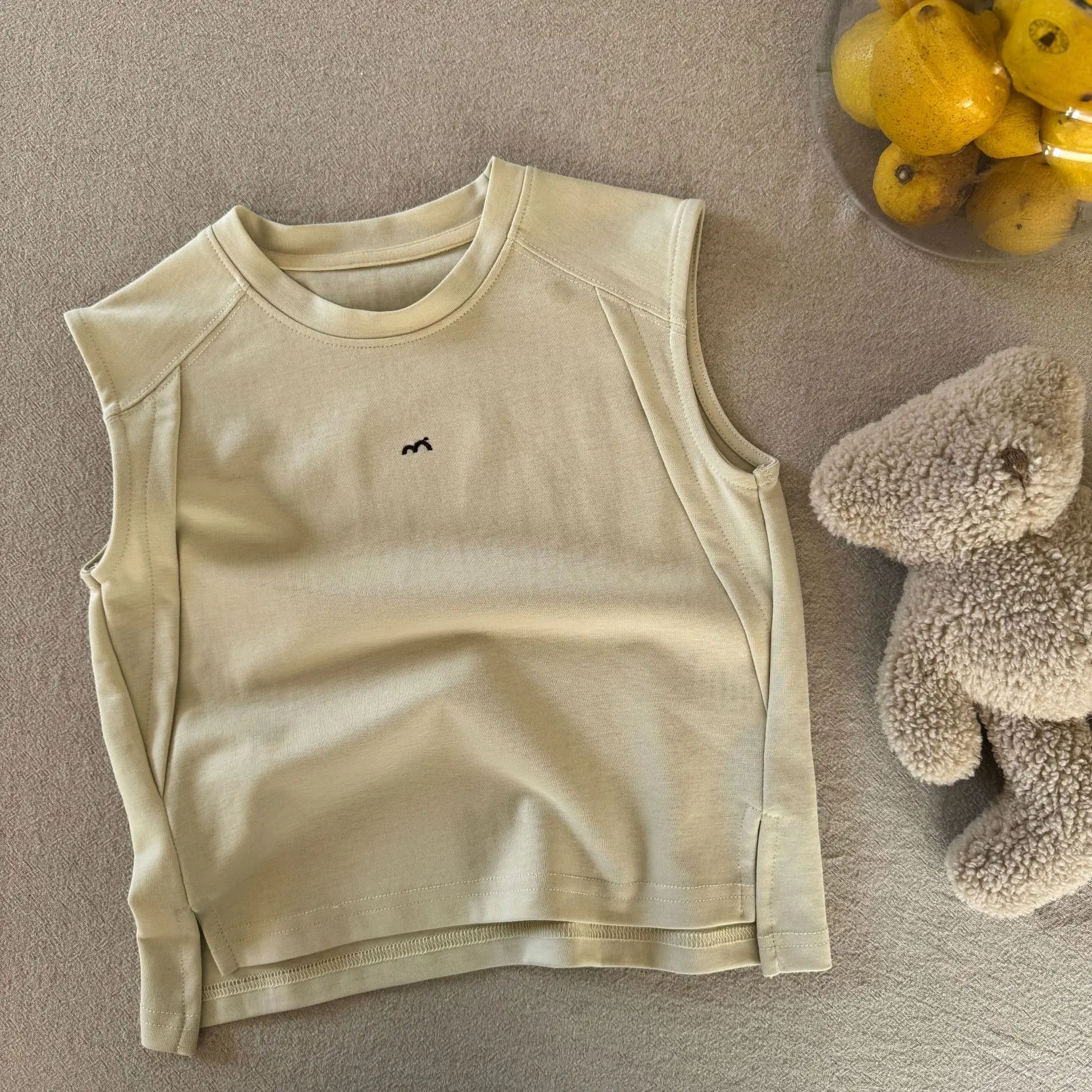 Boys Sleeveless T-Shirt Olive Green New Split Crewneck Small — feature 5