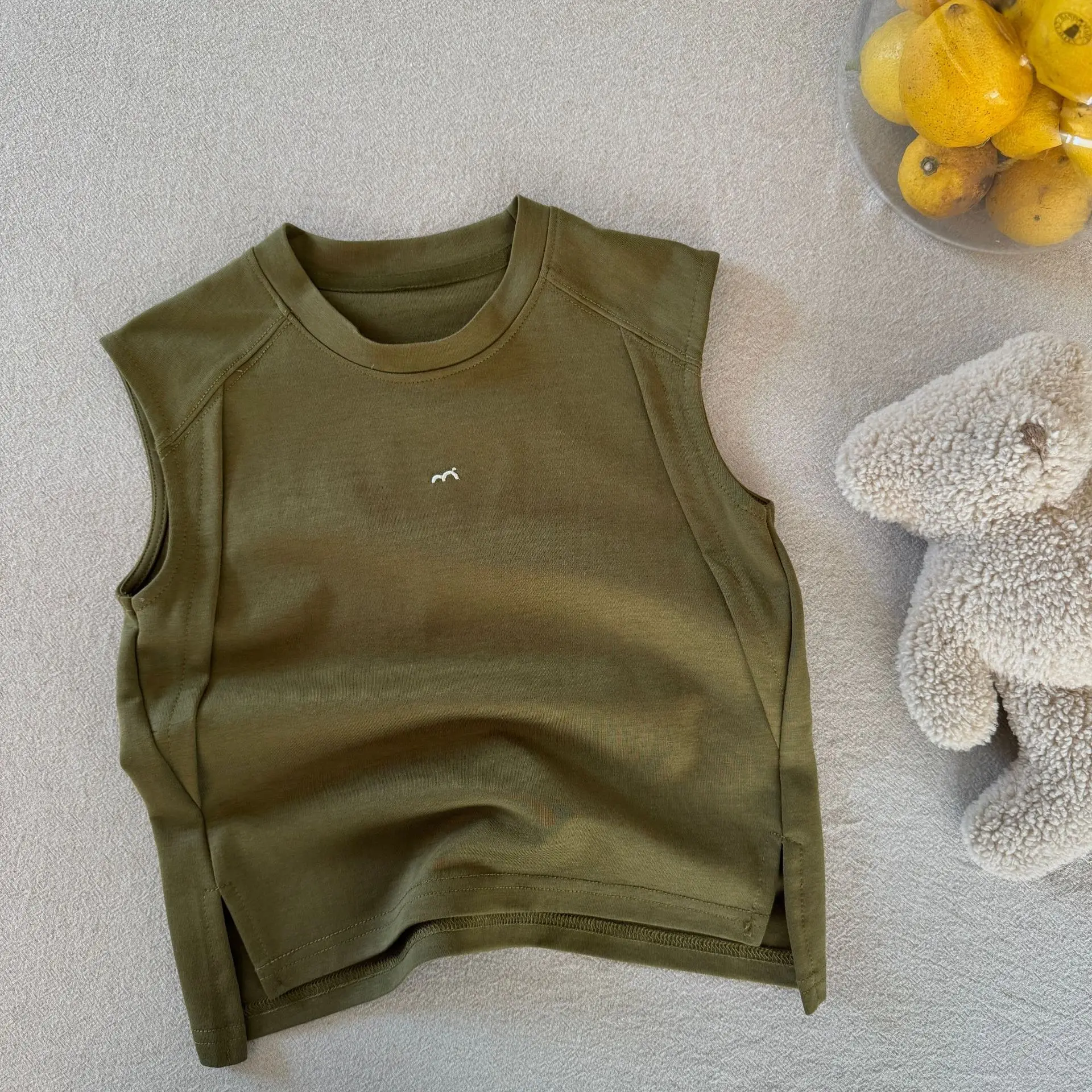 Boys Sleeveless T-Shirt Olive Green New Split Crewneck Small — feature 6