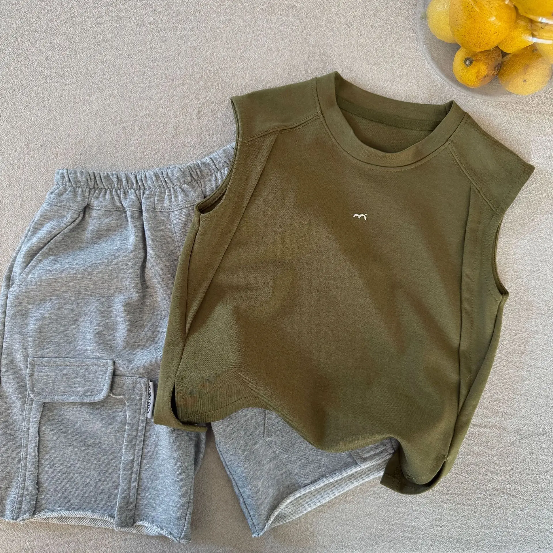 Boys Sleeveless T-Shirt Olive Green New Split Crewneck Small — feature 7