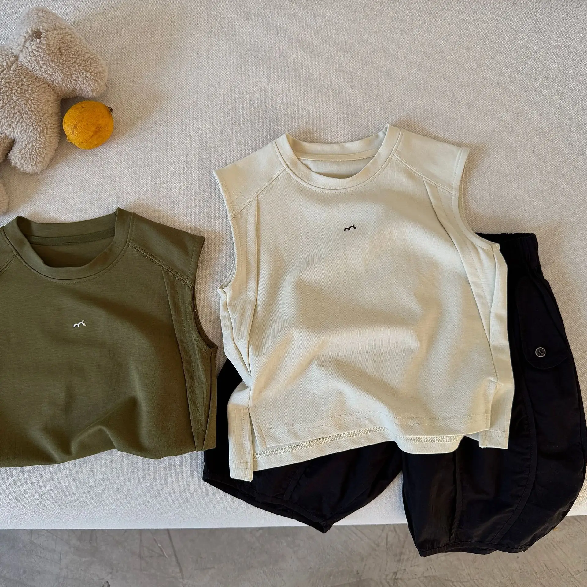 Boys Sleeveless T-Shirt Olive Green New Split Crewneck Small — feature 9